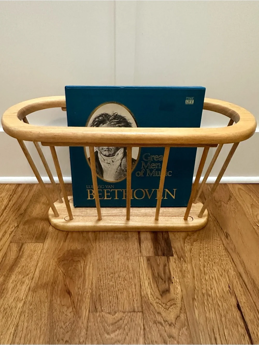 Mid-Century Modern Spindle Wood Magazine Rack Light Wood Tapered Oval Blonde